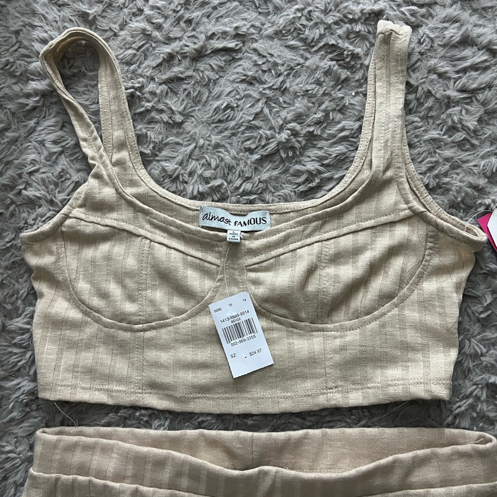 Two piece set - Picture 2 of 2